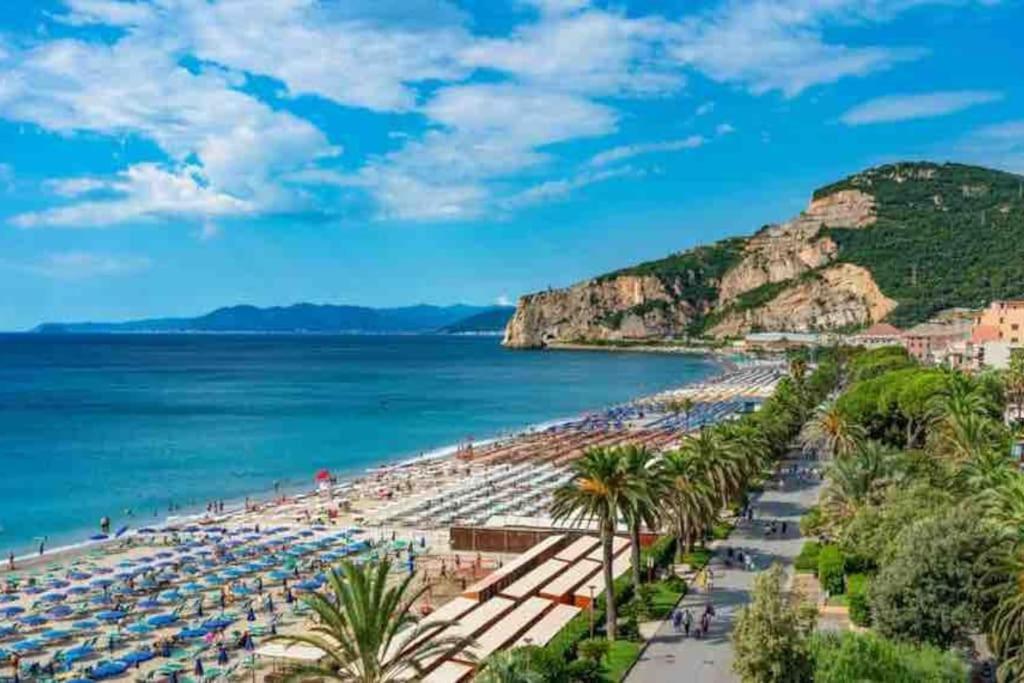 Appartamento In Centro Storico Finale Ligure Bagian luar foto